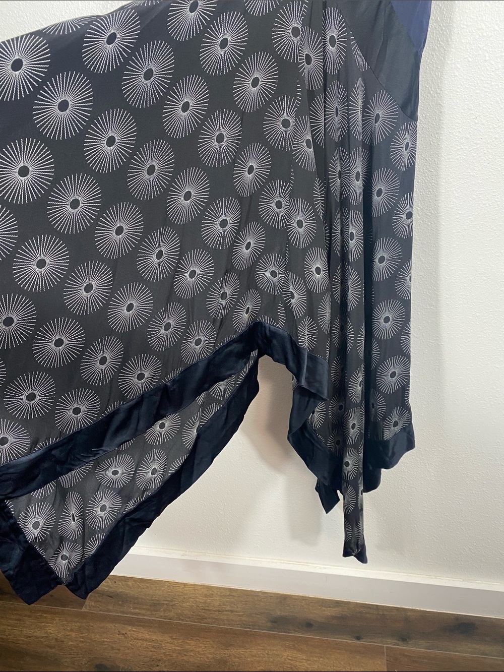 Diane Von Furstenberg Black Patterned Asymmetrical Slip Dress Size 4 100% Silk - Picture 6 of 16